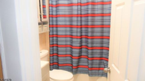 35 Oak Ave, Irvington NJ 07111-3851 exterior