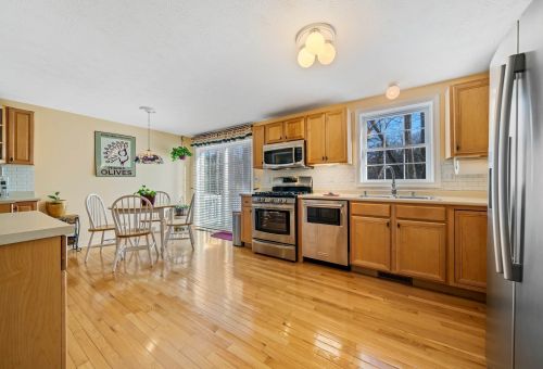 156 Pine Hill Rd, Nashua, NH 03063-2816