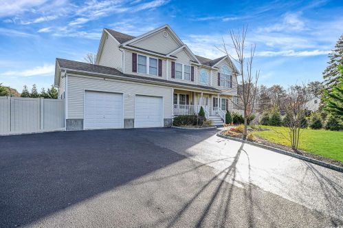 1235 Broadway Ave, Holbrook, NY 11741-5404