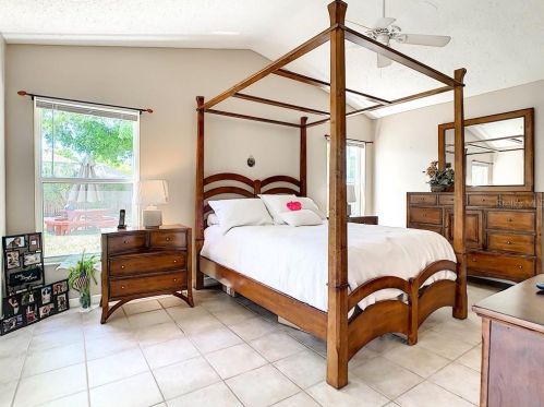 4784 Ridgemoor Cir, Palm Harbor FL  34685-3149 exterior