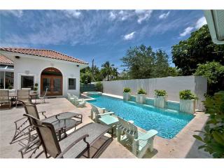 4041 Barbarossa Ave, Miami, FL 33133-6628
