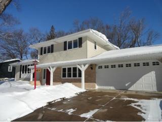 4010 Quaker Ln, Minneapolis, MN 55441-1638