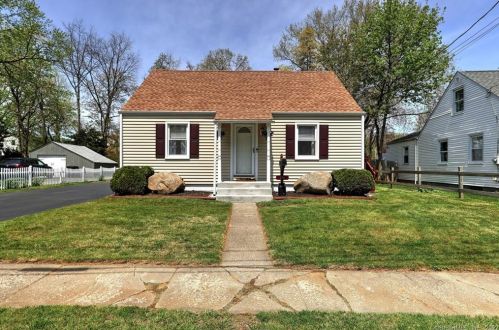 106 Harkness Dr, Milford, CT 06460-4500