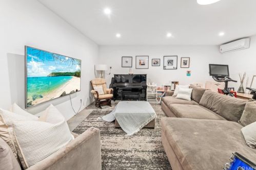 117 Harvard Ln, Seal Beach CA  90740-2508 exterior