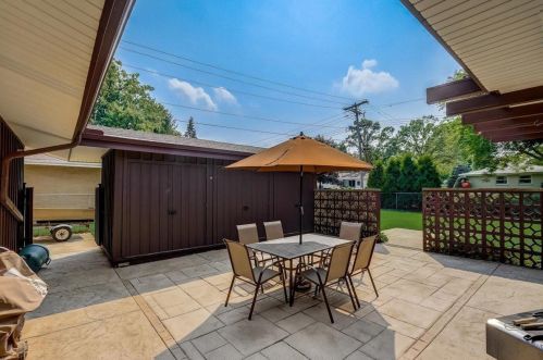 5237 20th St, Milwaukee WI 53233-2548 exterior