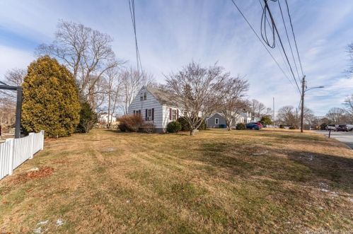 1 Maple Ter, Waterford, CT 06385-2219