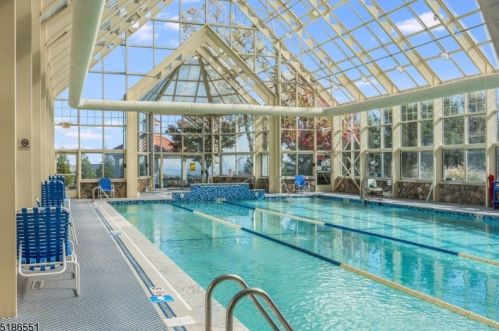 102 Quarry Dr, West Paterson NJ  07424-4255 exterior