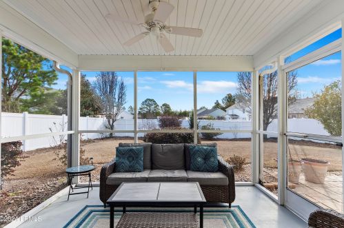 4 Lakeside Dr, Bluffton SC  29910-8015 exterior