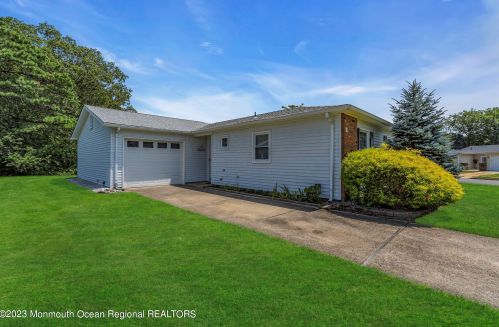 16 Lance Dr, Bricktown, NJ 08723-7134