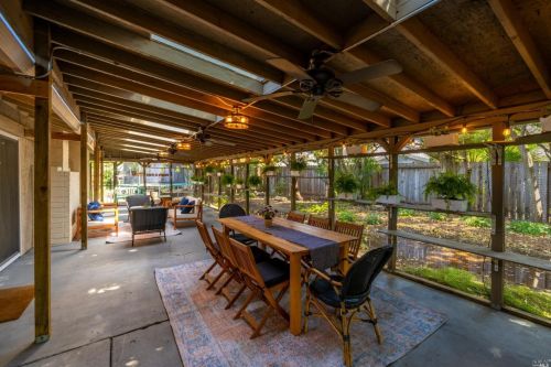 218 Sandalwood Ct, Vacaville CA  95687-5238 exterior