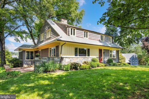 2042 Ivywood Ln, Ithan, PA 19085-1812