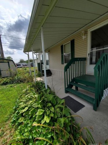11 2nd St, Beacon Falls, CT 06403-1615
