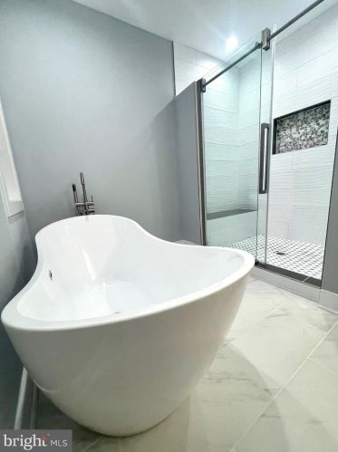 6912 Westlawn Dr, Falls Church VA  22042-2653 exterior