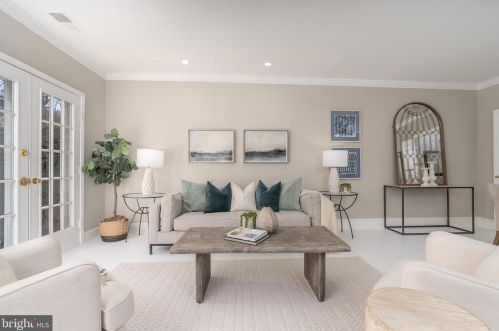 3253 Sutton Pl, Washington, DC 20016-7531