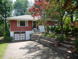 8 Vine St, Dallas, PA 18612-2931