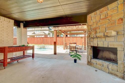 5208 Woodglen Ln, Fort Worth, TX 76126-3065