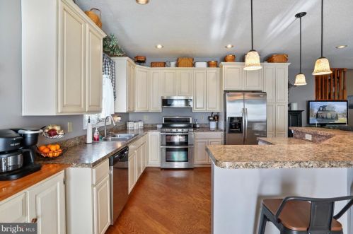 52 Oak Crest Dr, Richmond National Battlefiel VA  22835-1579 exterior