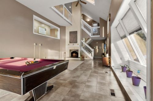 8 Kipford Way, Nashua NH 03063-1504 exterior