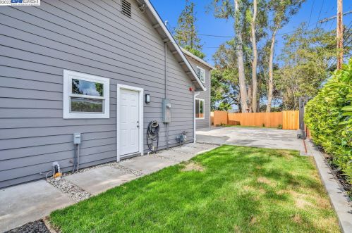 19525 Forest Ave, Hayward CA  94546-3519 exterior