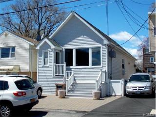 3283 Tierney Pl, Bronx, NY 10465-4023