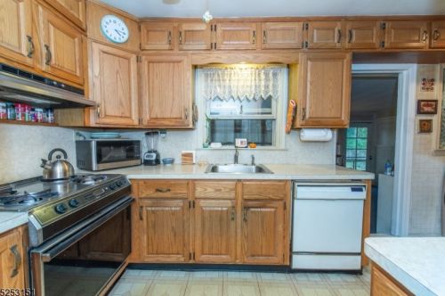 169 Donato Dr, Little Falls NJ  07424-1347 exterior