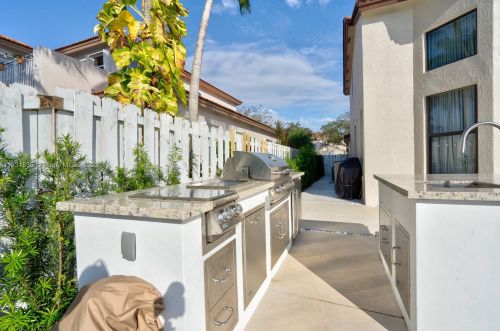 3586 143rd Ave, Hollywood FL  33027-4704 exterior