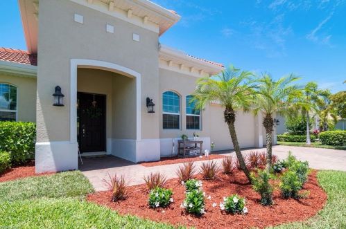 10167 Avonleigh Dr, Bonita Springs, FL 34135-7040
