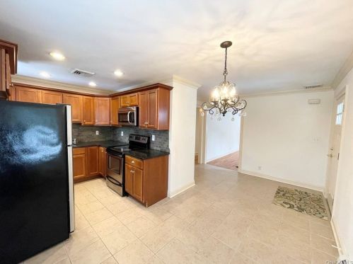 7 Veschi Ln, Mahopac, NY 10541-3208