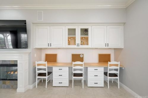 24306 Foxglove Pl, Santa Clarita CA  91354-4922 exterior