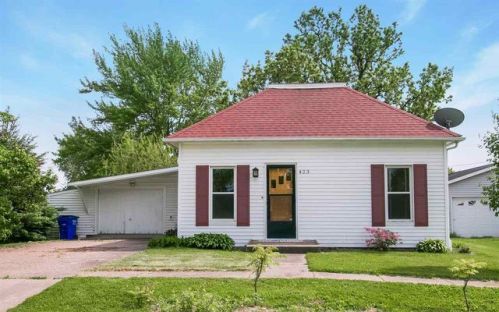 423 Washington St, Ainsworth, IA 52201-9448