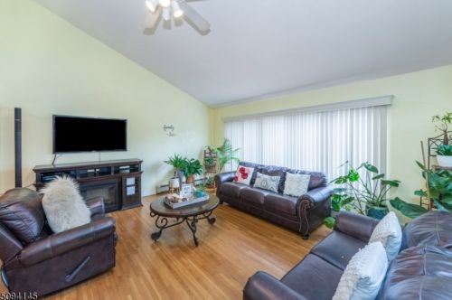 32 Patania Ct, Lincoln Park, NJ 07035-1206