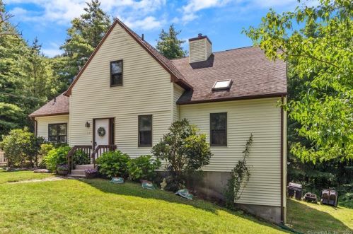31 Parker Rd, North Windham, CT 06247-3508
