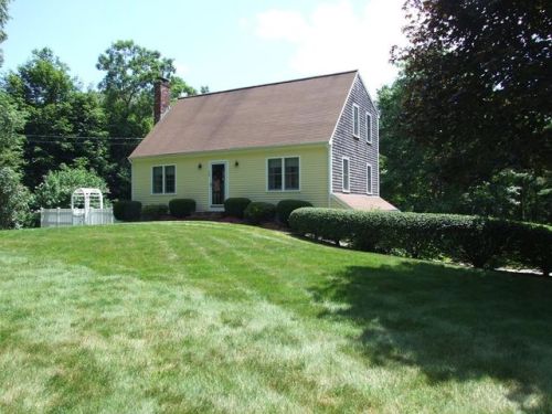 15 Pond St, Halifax, MA 02338-1224