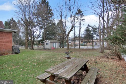 1226 Chestnut St, Hazle Township PA  18201-7502 exterior