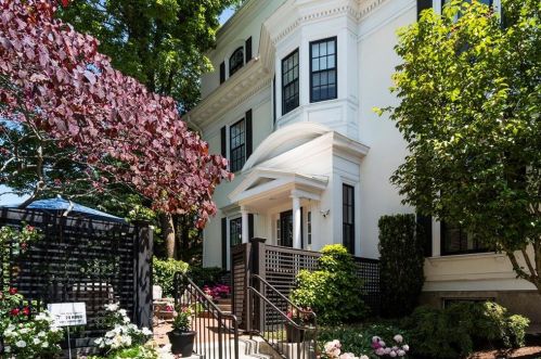 157 Waterman St, Providence, RI 02906-3100