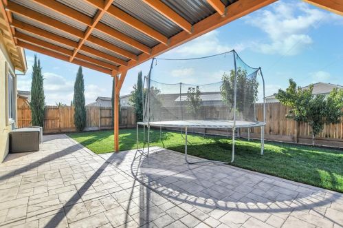 1870 Woodward Ave, Manteca CA  95337-8907 exterior