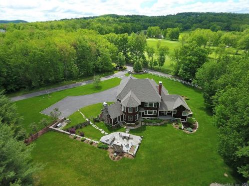 3 Turtle Ridge Ct, Ridgefield, CT 06877-1060