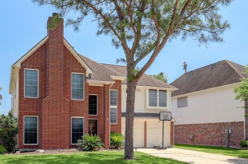 1109 Chesterwood Dr, Pearland, TX 77581-6754
