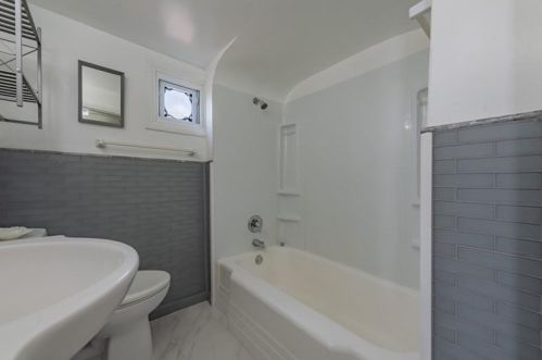 1008 Frank Ave, Jeannette PA  15644-1534 exterior