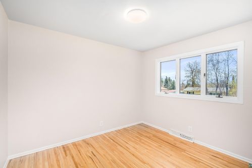 5307 Ivanhoe St, Duluth MN  55804-1141 exterior
