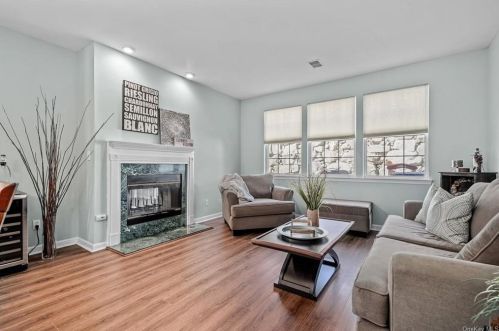 179 Woodlands Dr, Tuxedo Park NY  10987-4803 exterior