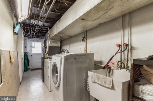 231 Spruce St, Manor PA 19036-1019 exterior