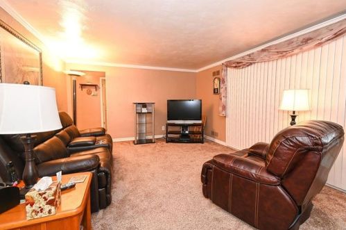 3057 Woodridge Dr, Pittsburgh, PA 15227-1015