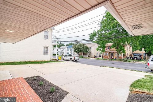 415 Liberty St, Charles Town WV  25414-1827 exterior