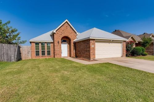 9324 Cynthia Ct, Fort Worth, TX 76140-5170