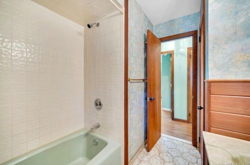 61 Cow Path Dr, Stamford CT  06902-1016 exterior