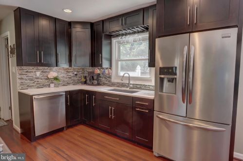 570 Old Orchard Ln, Camp Hill PA  17011-1828 exterior