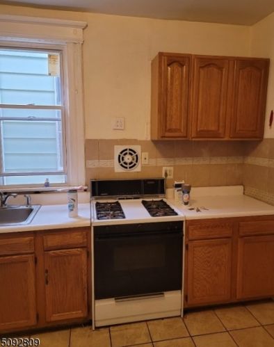 489 Norwood St, East Orange, NJ 07018-1034