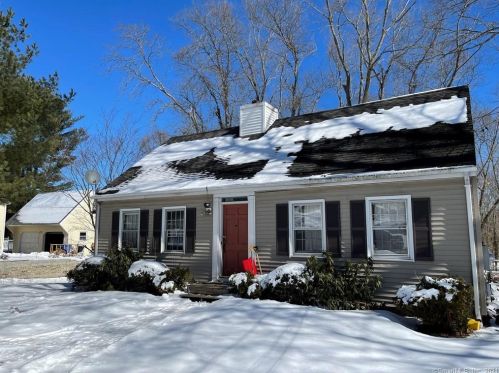 11 Ridge Dr, Uncasville, CT 06382-1217