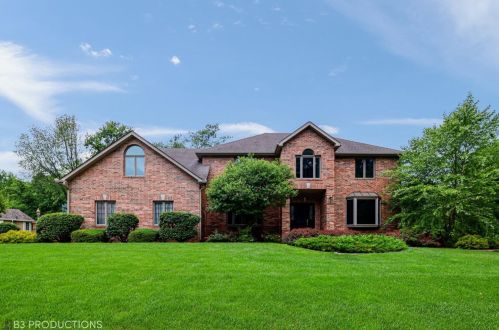2001 William Dr, Valpo IN  46385-8173 exterior